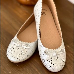 Girls Silver Ballet Flat Shoes NWOT